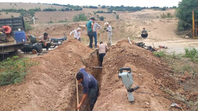 حفاری دستی مسیر لوله گاز